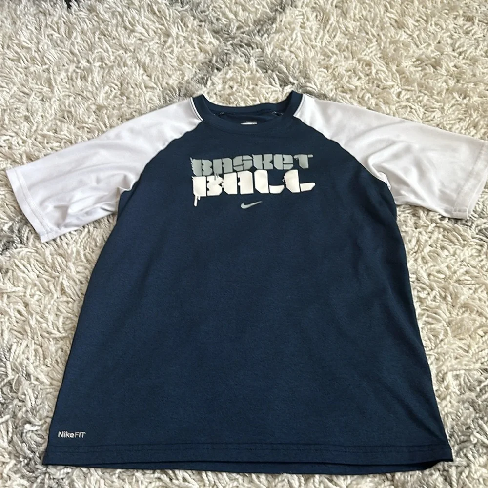 Nike Basketball Shirt Size Medium Short Sleeve Blue